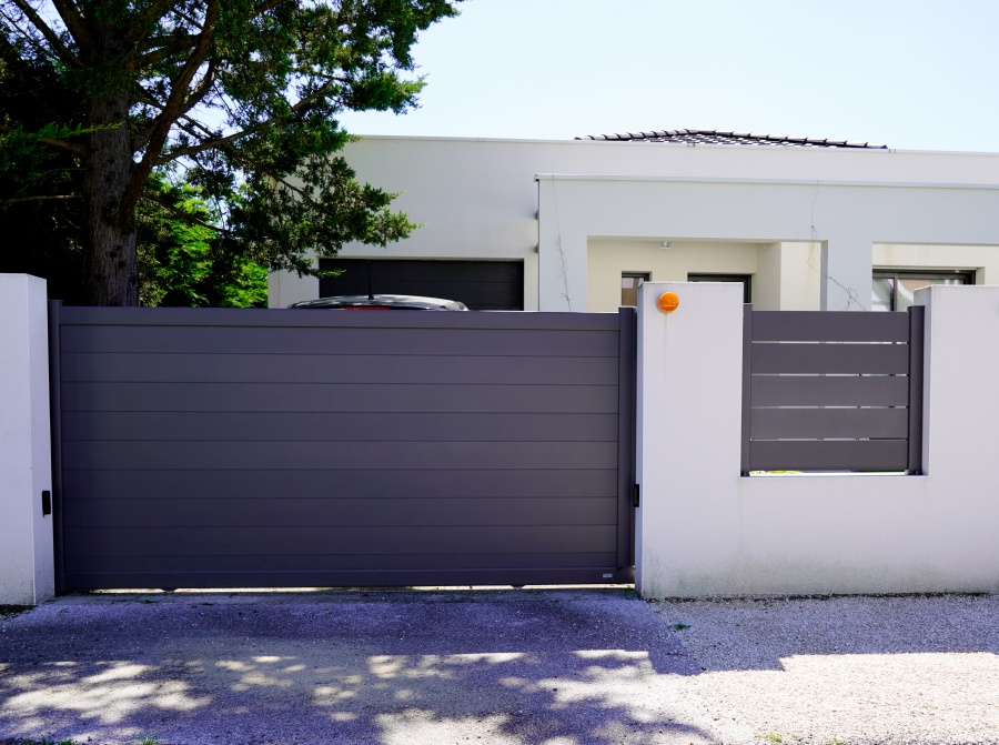 Modern Driveway Gates to Match Your Contemporary Fence